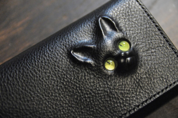 黒猫の長財布（表革：VACCHETTA800、仮セット猫目：ピスタチオ・グリーンeyes）約250ｇ 猫目選べます♪ 2枚目の画像