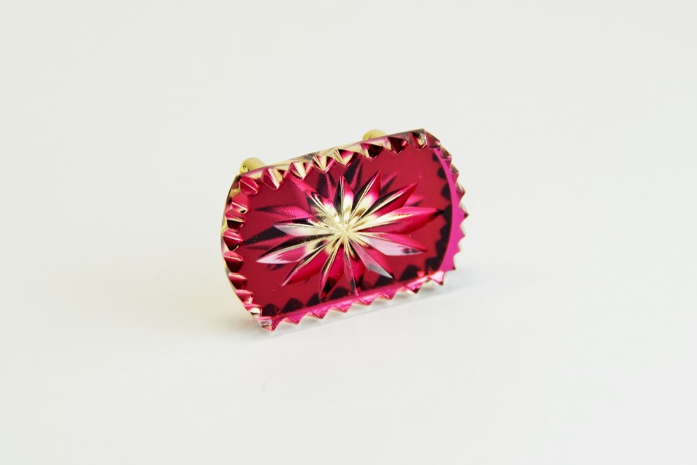 東京切子帯留め　輝耀　金赤・ゴールド