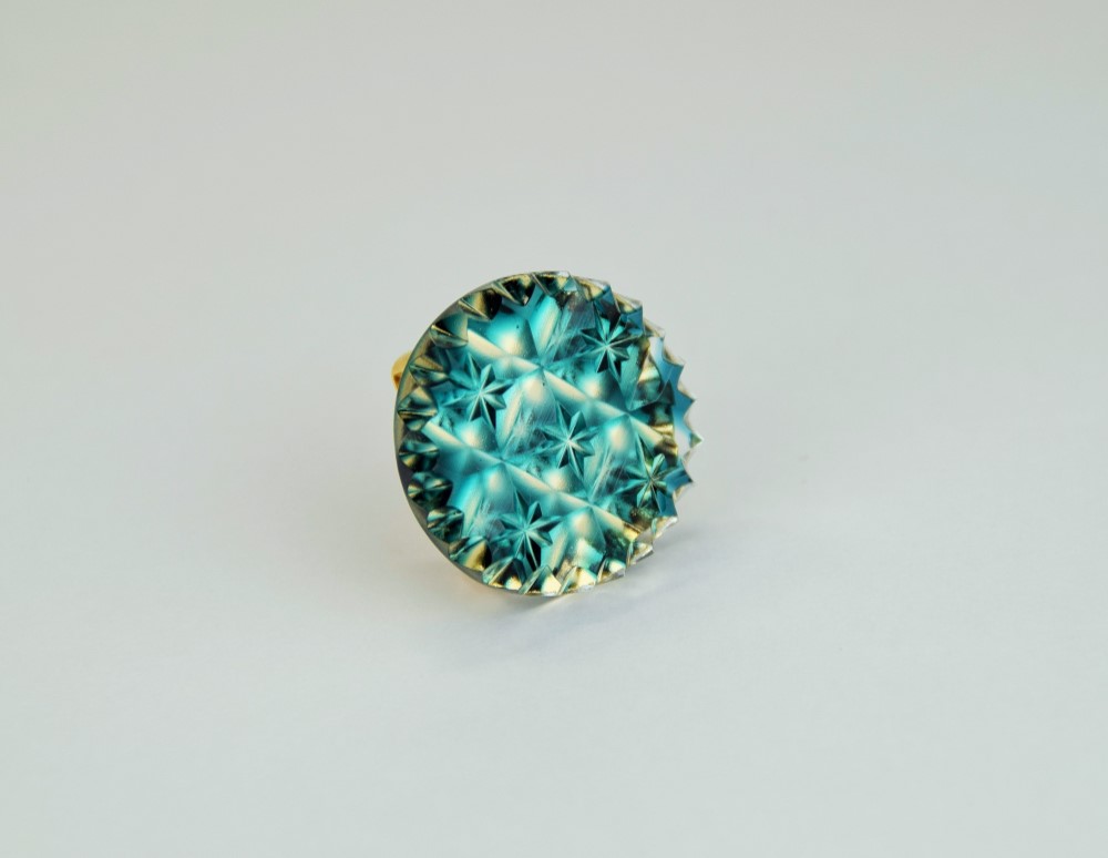 東京切子帯留め（丸) 　輝七宝～かがやきしっぽう～　ダークブルー・ゴールド