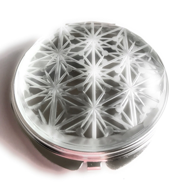 東京切子 (Hana Kiriko) Compact Mirror Chiyogami Futuristic Silver 第2張的照片