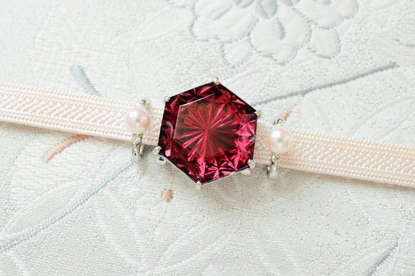 KILIKO　JEWELRY（東京切子）帯留め　六芒菊　ワインレッド 2枚目の画像