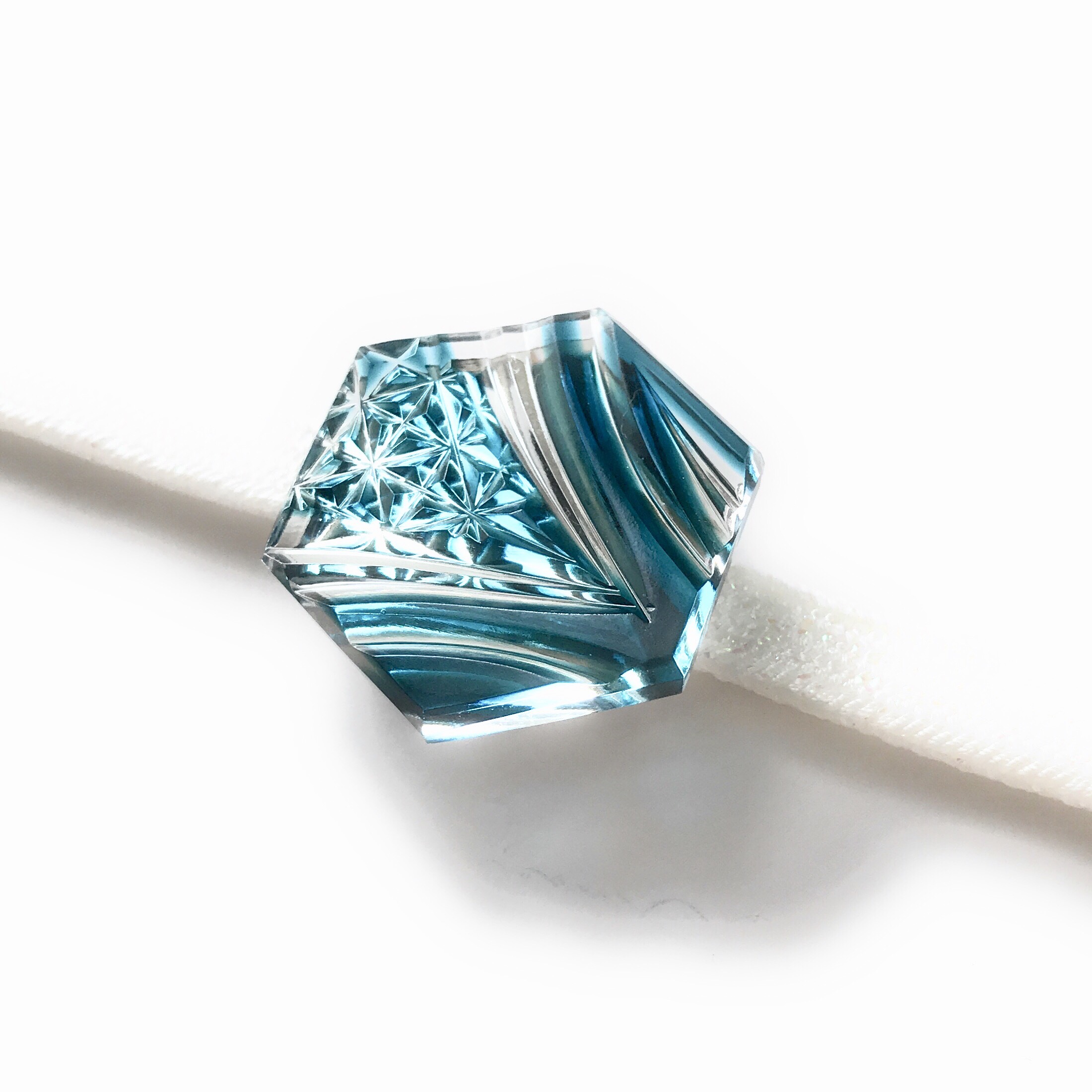 東京切子帯留め  Tradition  六角　ダーク・ブルー