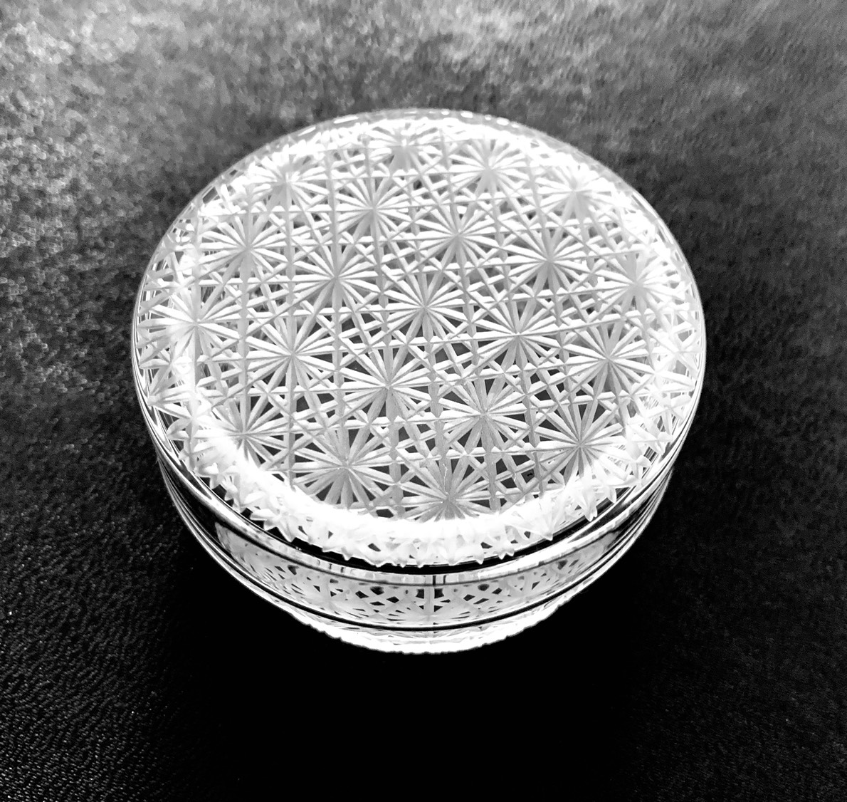 東京切子（花切子）ガラスケース　菊姫