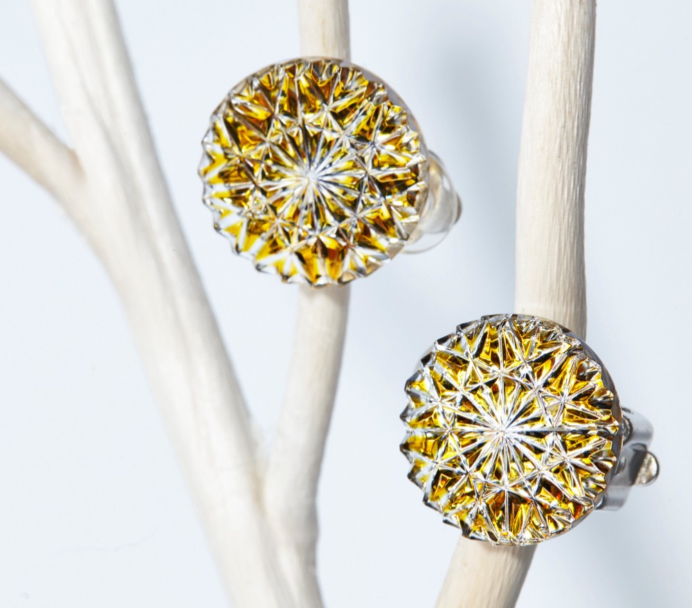 東京切子イヤリング　ひまわり　アンバー