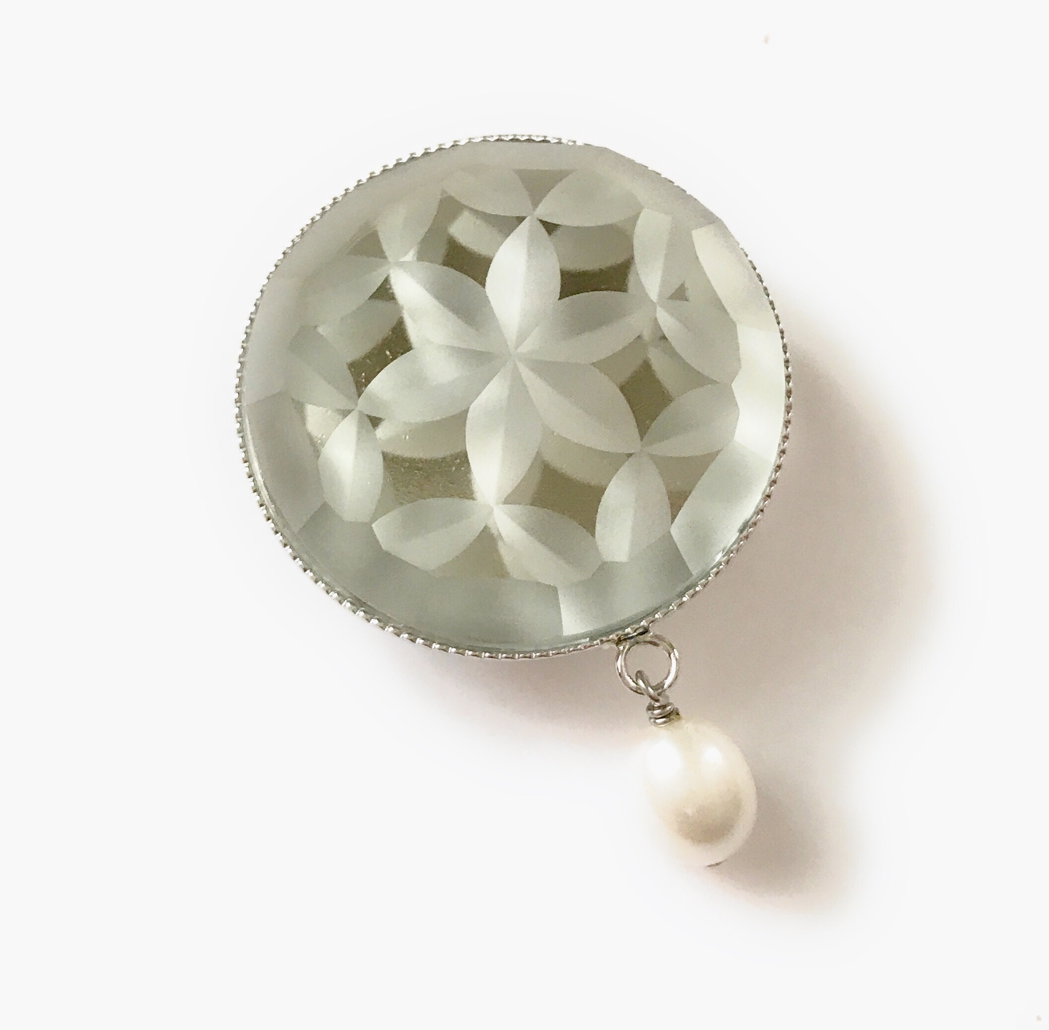 東京切子(花切子）帯留め　六花‐パール  クリアー