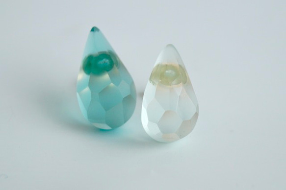 △▶▽ウミノナミナミダ SEA GLASS ピアス r 2枚目の画像