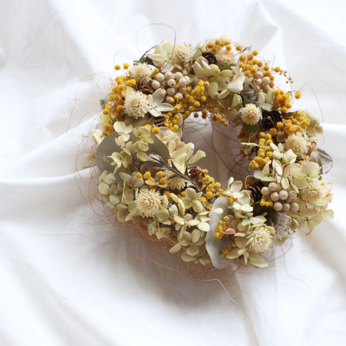 ミモザと紫陽花のリース リース amijus 通販｜Creema(クリーマ) 7430086 