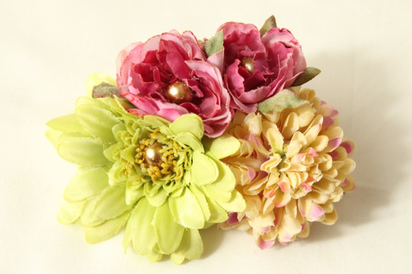 K-16-10アンティークカラーの花々のヘアクリップ 2枚目の画像