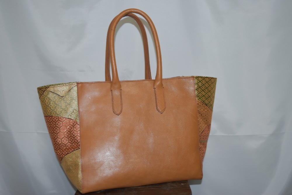 牛革×帯の横型トート（市松模様風柄）