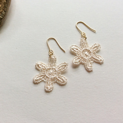 刺繍のピアス♪ 1枚目の画像