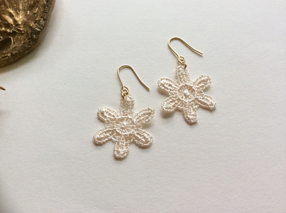 刺繍のピアス♪ 1枚目の画像