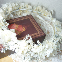 ウインターホワイトの花冠（受注製作） 2枚目の画像