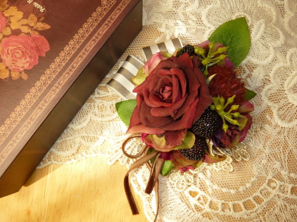 sale花とリボンのコサージュ（ワインレッド） 1枚目の画像