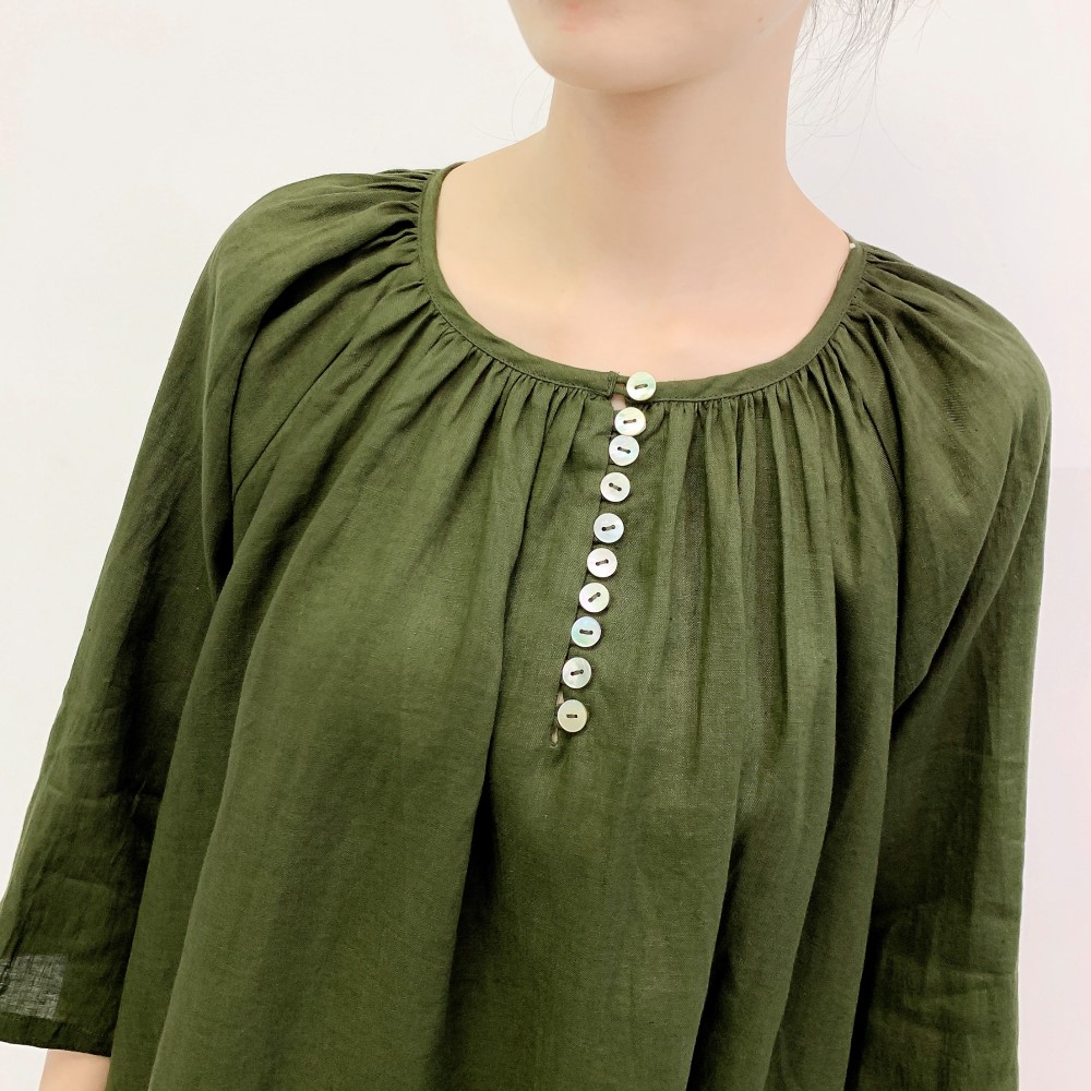 ★★en-en・リネン・貝ボタンいっぱい・たっぷりギャザープルオーバー・深いグリーン