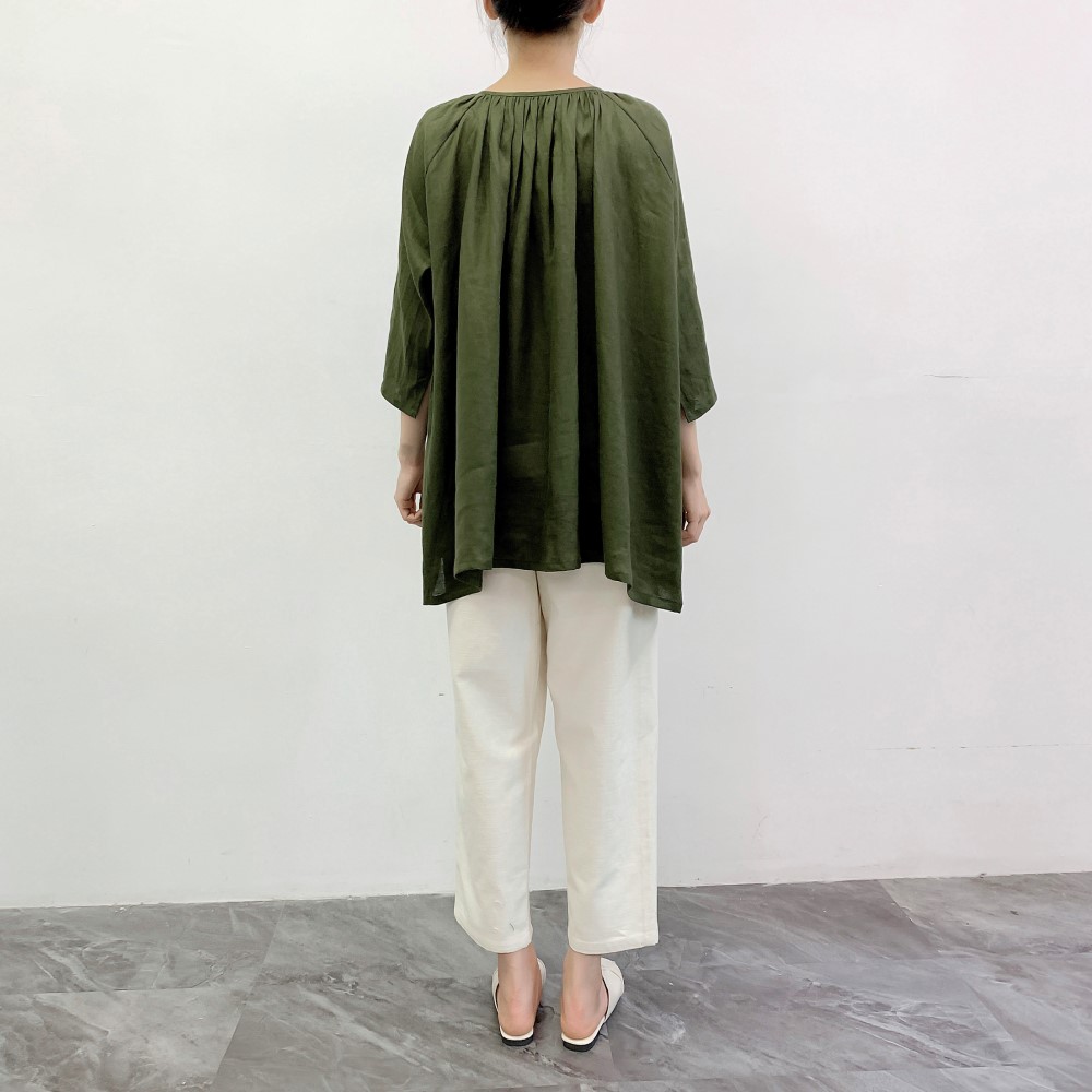 ★★en-en・リネン・貝ボタンいっぱい・たっぷりギャザープルオーバー・深いグリーン