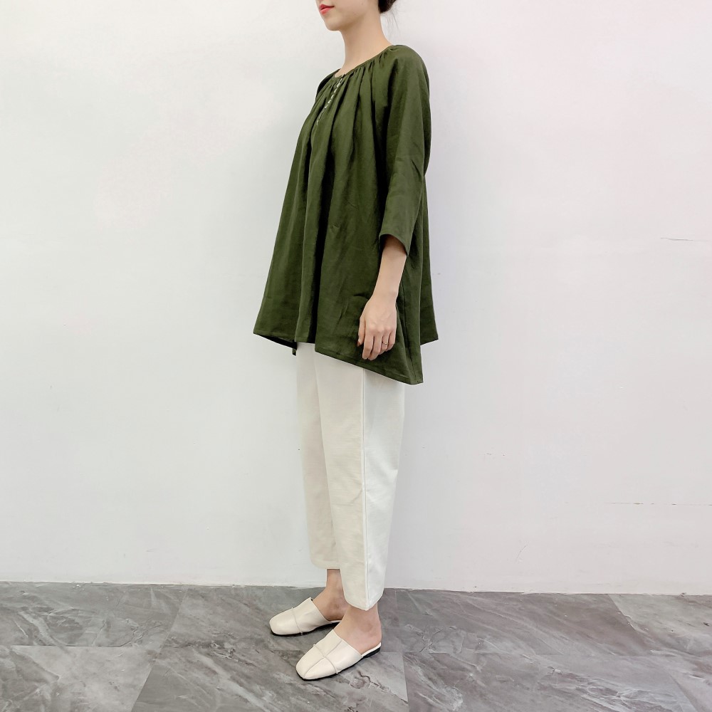 ★★en-en・リネン・貝ボタンいっぱい・たっぷりギャザープルオーバー・深いグリーン