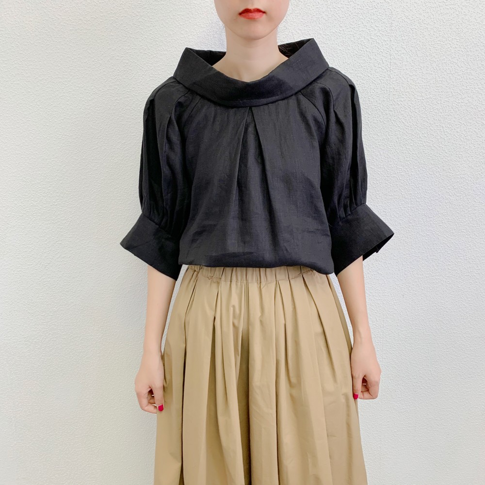 en-en ・リネンロールカラープルオーバー・ブラック