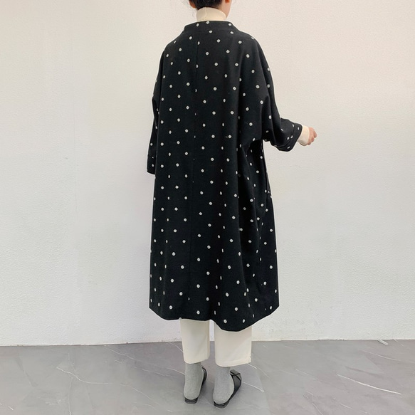 en-enウール混紡・冬のドルマン袖コート・ドット刺繍黒×白ドット 2枚目の画像