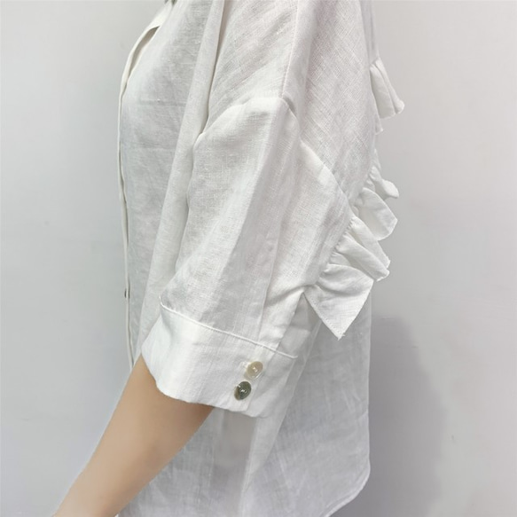 en-en ・リネン背フリルシャツ・オフホワイト（羽織にも） 3枚目の画像