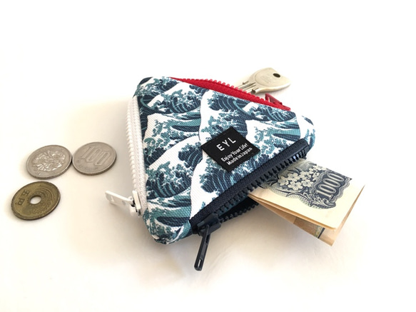 EYL Triangle Coin Purse "Hokusai Waves"（受注制作） 2枚目の画像