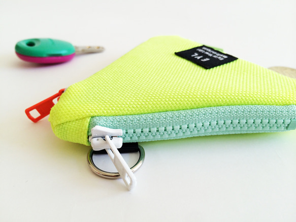 EYL Triangle Coin Purse "Optic Yellow"（受注制作） 4枚目の画像