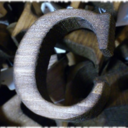 木工切り文字　「Ｃ」　[送料無料] 1枚目の画像