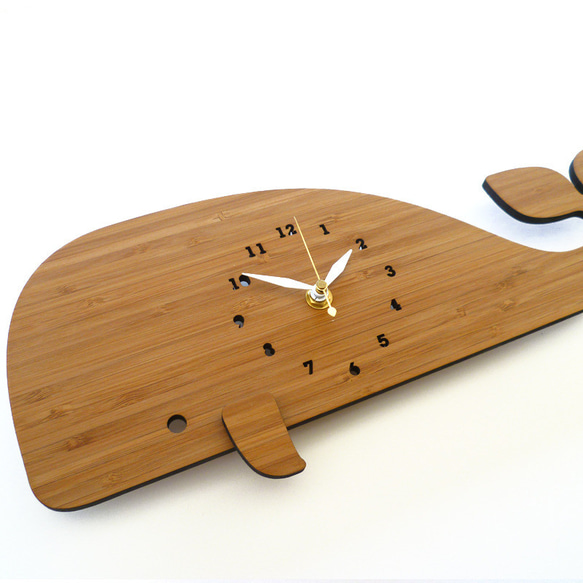 Modern Wall Clock, whale, bamboo, eco friendly 第2張的照片