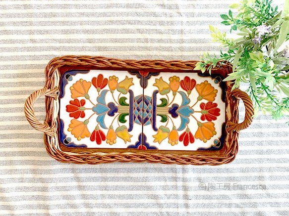 Beautiful Tile in Rattan Basket Tray :Flowers 第1張的照片