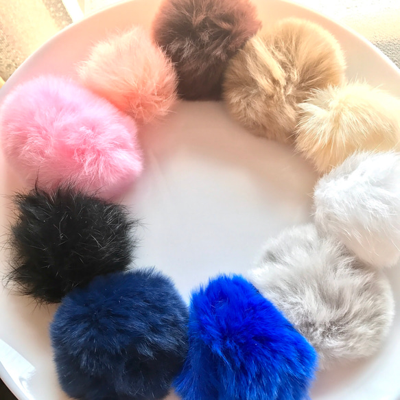 タッセル バッグチャーム ファー付き 三毛猫カラー 3枚目の画像