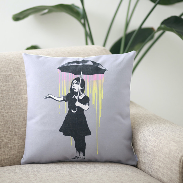 クッションカバー Banksy バンクシー Girl Yellow Rain jubileecushionba090 1枚目の画像