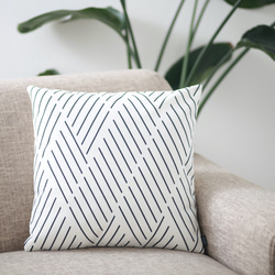 モノグラム刺繍リネンクッションカバー(ホワイト×すずらん)手刺繍