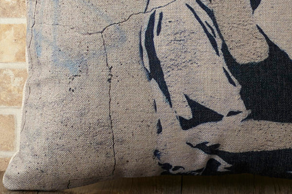 クッションカバー 45×45cm banksy アート 天然リネン コップキス jubileecushionba018 4枚目の画像