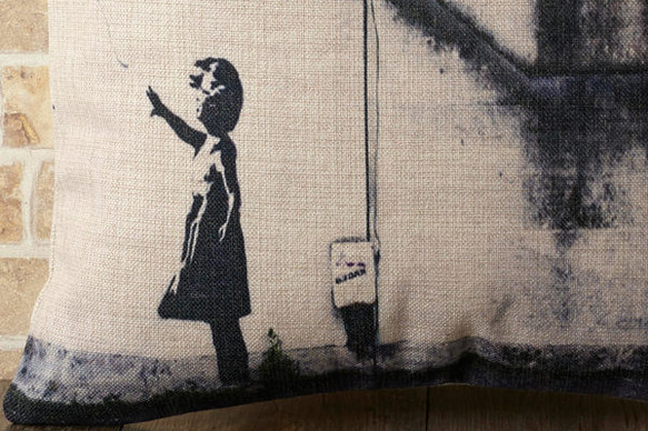 クッションカバー 45×45cm Banksy アート ハートバルーンガール jubileecushionba034 3枚目の画像