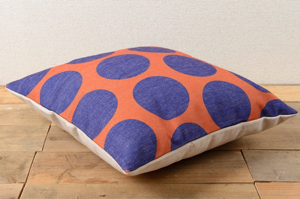 TukTuk クッションカバー 45×45cm パープルドッツ TUKCUSHION008 天然リネン 2枚目の画像