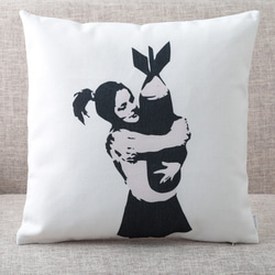 クッションカバー Banksy バンクシー Bomb Hugger jubileecushionba076 1枚目の画像