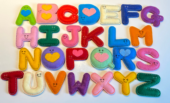 アルファベットクーパーのフェルトアイロンワッペン アルファベットB