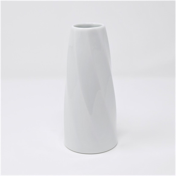 有田焼　窯元　博泉窯　白磁面取一輪差　シンプル　きれいな白磁　贈り物　ギフト　花瓶　花器　インテリア 1枚目の画像