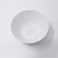 有田焼　窯元　博泉窯　白磁クローバー飯碗　中村慎　作　陶芸家　手づくり　シンプル　きれいな白磁　贈り物　ギフト　茶碗　飯 4枚目の画像
