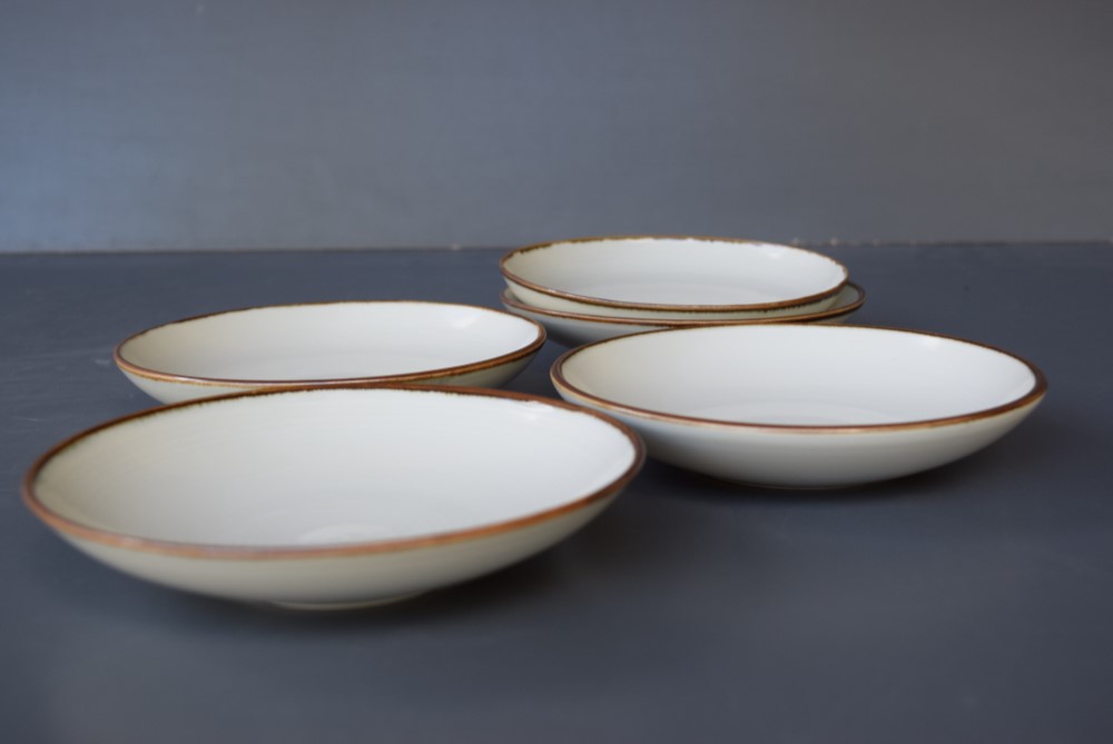 有田焼　博泉窯　灰釉縁錆銘々皿揃　中村慎　作　手造り　贈り物　ギフト　和食器