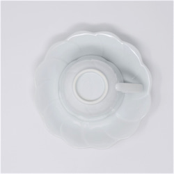 有田焼　窯元　博泉窯　白磁花型コーヒー碗　シンプル　きれいな白磁　贈り物　ギフト　コーヒーカップ　カップ　ソーサ　 7枚目の画像