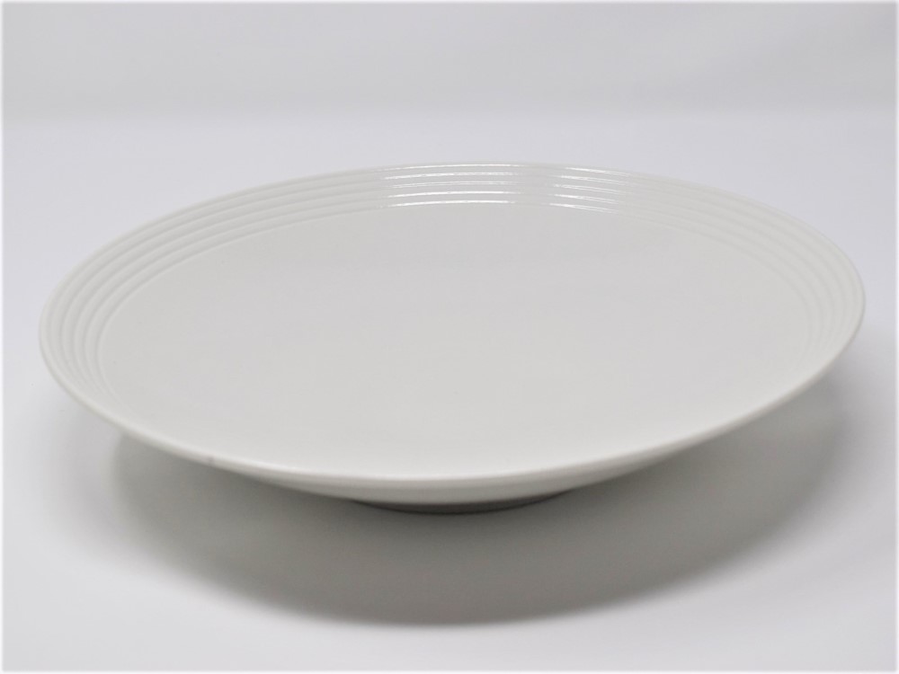 有田焼　窯元　博泉窯　灰釉線文皿　中村慎　作　陶芸家　手づくり　シンプル　カレー皿　パスタ皿　贈り物　ギフト