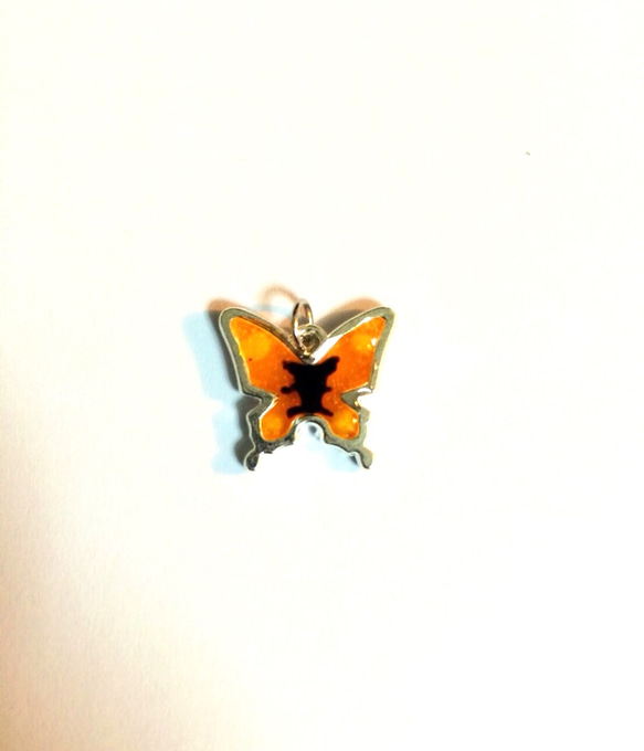 [送料無料]透明蝶のネックレス 2枚目の画像