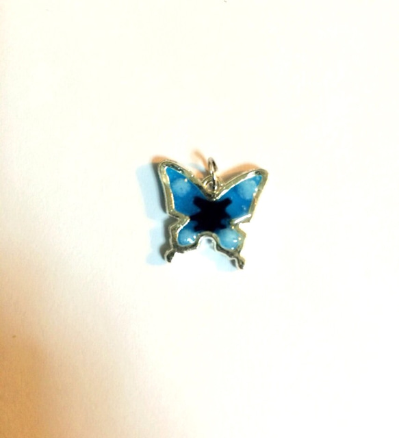 [送料無料]透明蝶のネックレス 3枚目の画像