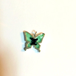 [送料無料]透明蝶のネックレス 4枚目の画像