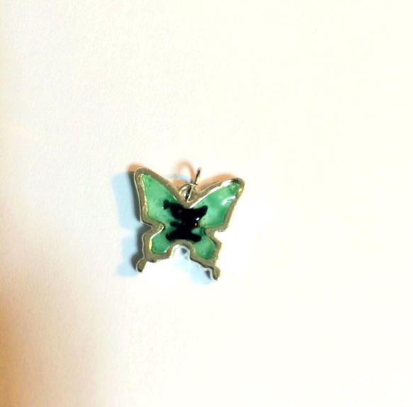 [送料無料]透明蝶のネックレス 4枚目の画像