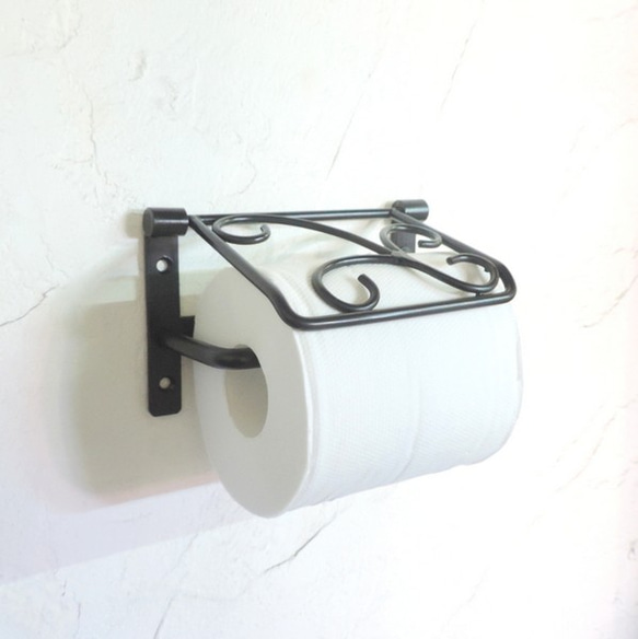 新設計的帶蓋鐵馬桶的設計廁紙單持有人DIY商店Costco 第1張的照片