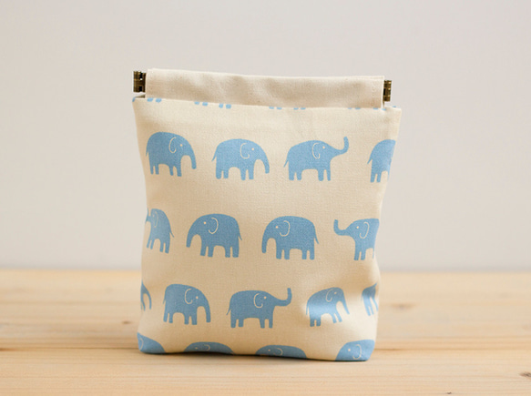 Spring Pouch Blue Elephant No.25 第1張的照片