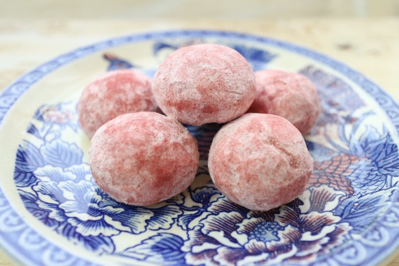 〈春の焼き菓子〉苺のブールドネージュ 1枚目の画像