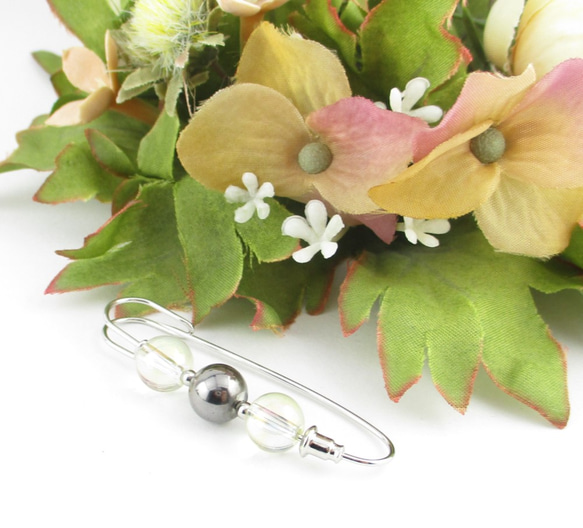 シトラスオーラやスモーキーオーラを並べて、食前にその香りを楽しみたい。<カブトピンブローチ>SB856 1枚目の画像