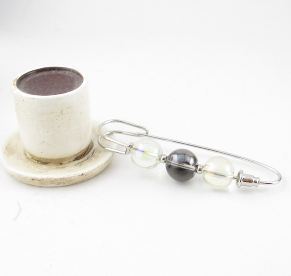 シトラスオーラやスモーキーオーラを並べて、食前にその香りを楽しみたい。<カブトピンブローチ>SB856 4枚目の画像